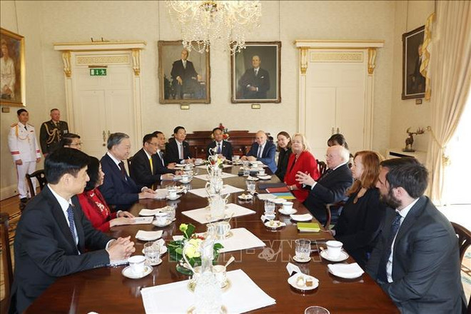 Los líderes de Vietnam e Irlanda sostienen conversaciones. (Foto: VNA) hình_ảnh (2).jpg
