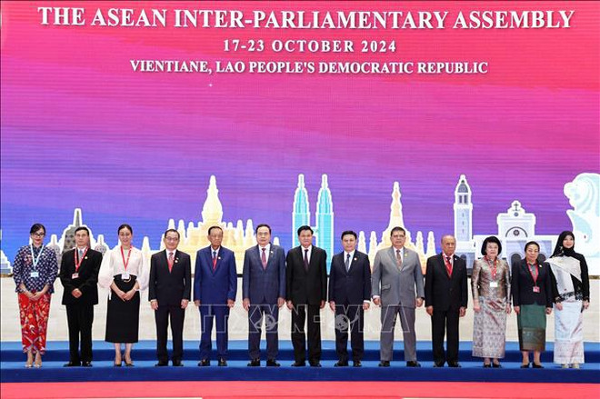 Los dirigentes participantes posan para una foto. (Fuente: VNA) hình_ảnh (12).jpg