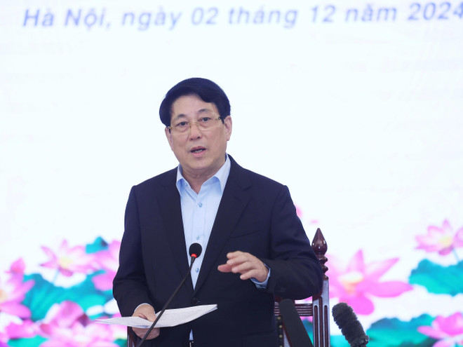 El presidente Luong Cuong en la sesión de trabajo con el Tribunal Popular Supremo (Fuente: VNA) vna_potal_chu_tich_nuoc_luong_cuong_lam_viec_voi_toa_an_nhan_dan_toi_cao_7734174.webp