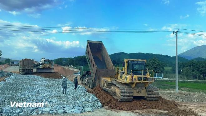 La construcción de un tramo de la autopista Norte-Sur. (Foto: Vietnam+) jp.webp
