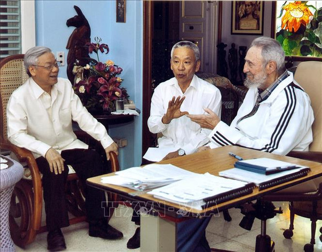 El secretario general del Partido Comunista de Vietnam, Nguyen Phu Trong, se reunió con el líder Fidel Castro durante su visita a Cuba, el 11 de abril de 2012. (Fuente:VNA) cuba-21724-4.jpg