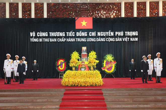 El ataúd del secretario general Nguyen Phu Trong se encuentra en la Casa Funeraria Nacional, Hanoi. (Fuente:VNA) ANH1.jpg