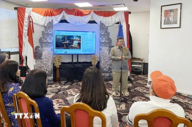 El embajador de Indonesia, Sulaiman Syarif, habla en la actividad. (Foto: VNA) 1 (2).webp
