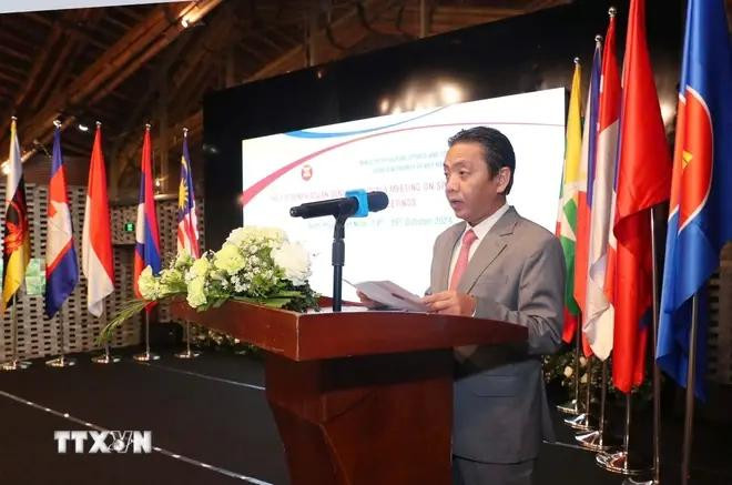 El viceministro de Cultura, Deportes y Turismo de Vietnam Hoang Dao Cuong habla en el evento. (Fuente:VNA) 1410-asean-som-the-thao-2-1372.webp