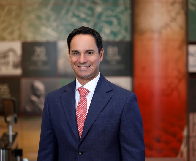 De acuerdo con Ahmed Yeganeh, director de la Unidad de Servicios Bancarios y Empresariales de la filial del Banco británico HSBC en Hanoi, las dos partes aún disponen de numerosas oportunidades de la cooperación comercial. (Fuente: Vietnamplus) Sin título.pngUHY6.png