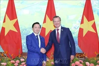 El viceprimer ministro Tran Hong Ha y el primer vicepresidente del Consejo de la Federación de Rusia, A.V. Yatskin (Fuente: VNA)