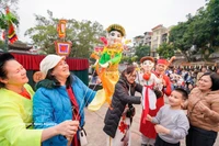 El festival de turismo contribuye a presentar y promover los destinos, productos, servicios y recuerdos turísticos de marca de Hanoi. (Foto: VNA)