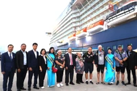 Los turistas quedan impresionados por la cálida bienvenida de la provincia de Quang Ninh con motivo del Año Nuevo. Foto: baoquangninh.vn