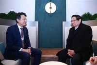 El primer ministro de Vietnam, Pham Minh Chinh, recibe al director general de la Organización Mundial de la Propiedad Intelectual (OMPI), Daren Tang, en Davos, Suiza (Fuente: VNA)