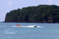 Turistas disfrutan de deportes acuáticos en Phu Quoc (Kien Giang). Foto: VNA.
