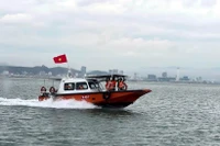 Embarcaciones del Comando Militar Provincial de Quang Ninh patrullan en la Bahía de Ha Long. (Foto: VNA)