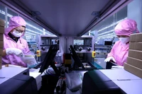 En la empresa de Toyo Solar, fabricante de paneles solares en el Parque Industrial Cam Khe en la provincia de Phu Tho. Foto: VNA