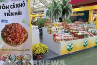Las especialidades de Vinh Long exhibidas en la Feria (Fuente: VNA)