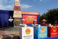 Los votantes de la Zona Especial de Truong Sa emitieron sus votos en las elecciones para la Asamblea Nacional y los Consejos Populares de todos los niveles para el período 2026-2031. Foto: VNA