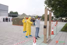 En el ejercicio de respuesta a incidentes nucleares y radiológicos organizado por el Instituto Militar de Medicina Radiológica y Oncología, del Departamento Médico Militar, en coordinación con el Comité Popular de Hanoi, a finales de 2023. (Fuente: qdnd.vn)