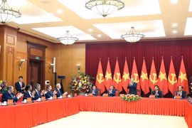 El secretario general del Partido Comunista de Vietnam, To Lam, ofrece una recepción a las delegaciones de líderes y representantes de partidos políticos de Asia, Europa, América y África. (Fuente: VNA)