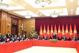 El secretario general del Partido Comunista de Vietnam, To Lam, ofrece una recepción a las delegaciones de líderes y representantes de partidos políticos de Asia, Europa, América y África. (Fuente: VNA)