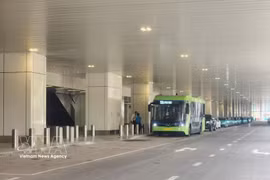 Ciudad Ho Chi Minh refuerza su transporte público con 169 autobuses eléctricos en nueve rutas. (Fuente: VNA)