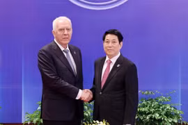 El presidente de Vietnam, Luong Cuong, recibe al fiscal general de la Federación de Rusia, Alexander Gutsan. (Fuente: VNA)