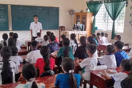 Clase del idioma jemer en la pagoda Ta Mum, comuna de Dinh Hoa, provincia de An Giang.