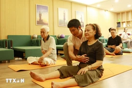 Personas mayores participan en actividades en una guardería. (Fuente: VNA)