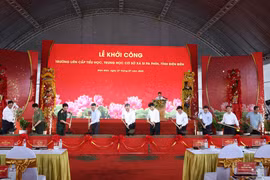El secretario general del Partido Comunista de Vietnam, To Lam, y delegados en evento. (Fuente: VNA)