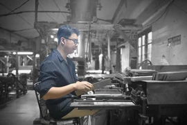 La aldea de seda de Van Phuc aplica tecnología y transformación digital en la producción. (Fuente: Bnews)