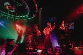 Artistas interpretan “Tuong” (ópera clásica) con música moderna. (Fuente: interpretan Tuong con música moderna.) 