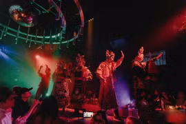 Artistas interpretan “Tuong” (ópera clásica) con música moderna. (Fuente: interpretan Tuong con música moderna.) 