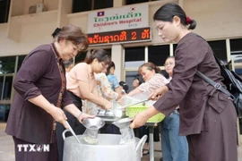 Comunidad vietnamita en Laos difunde amor a través de cocina solidaria. (Fuente: VNA)