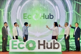Delegados realizan la ceremonia de inauguración del primer centro de comercio electrónico B2B "verde" de Vietnam. (Fuente: VNA)