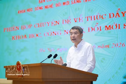 El primer ministro de Vietnam, Le Minh Hung, ordena priorizar recursos para productos tecnológicos estratégicos. (Foto: VNA)