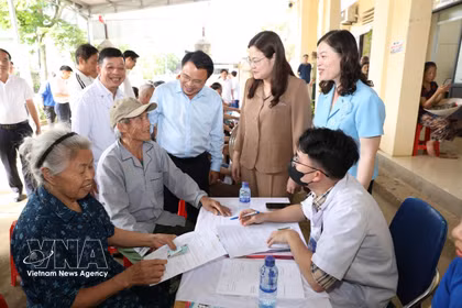 Vietnam refuerza atención a las personas mayores con chequeos médicos gratuitos (Foto: VNA)