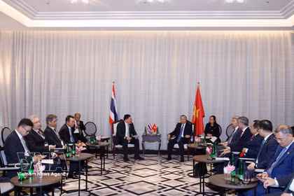 El secretario general del Partido Comunista y presidente de Vietnam, To Lam, recibe al presidente y director ejecutivo del Grupo SCG, Thammasak Sethaudom. (Foto: VN)