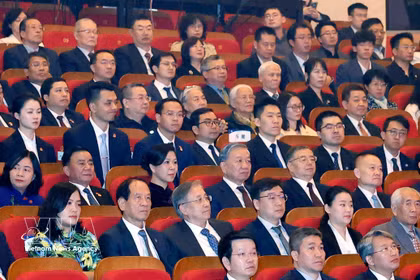 El secretario general del Partido Comunista y presidente de Vietnam, To Lam, asiste a programa artístico de amistad Vietnam–China (Foto: VNA)