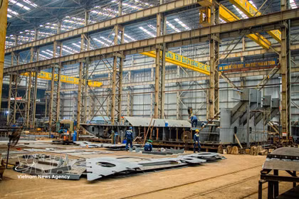 La producción circular reduce los costos en la industria naval de la Planta de Astilleros Bach Dang. (Foto: VNA)