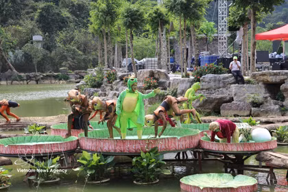 Espectáculos escénicos en provincia vietnamita cautivan al turismo internacional (Foto: VNA)