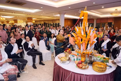 Celebran en Hanoi Bunpimay, fiesta tradicional del Año Nuevo de Laos (Foto: VNA)