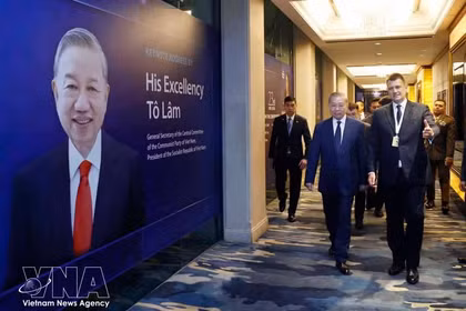 El secretario general del Partido Comunista y presidente de Vietnam, To Lam, llega a Singapur para asistir al Diálogo de Shangri-La. (Foto: VNA)