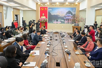 El video musical “Song from a Secret Garden - Secret Garden in Viet Nam” se presenta en Hanoi (Foto: Nhan Dan)