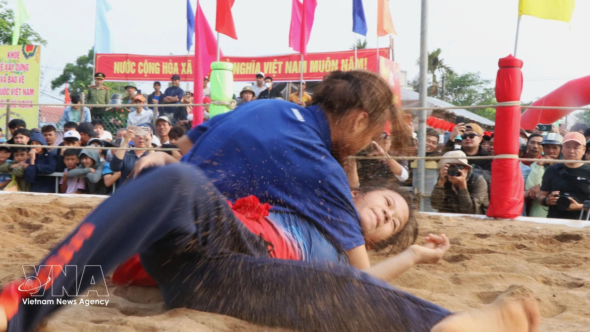 Festival de lucha de la aldea de Sinh revive el espíritu marcial de Vietnam 
