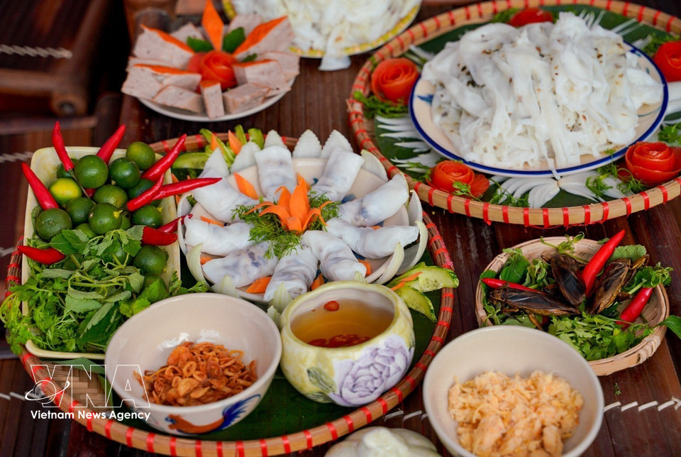 De ser un plato sencillo de las zonas periféricas, el banh cuon Thanh Tri ha sido reconocido como patrimonio, convirtiendo esta especialidad de Hanoi en un símbolo cultural gastronómico de la capital. (Foto: VNA)