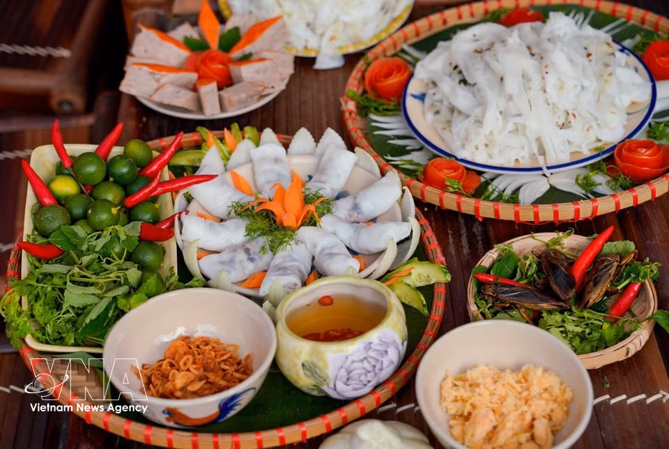 De ser un plato sencillo de las zonas periféricas, el banh cuon Thanh Tri ha sido reconocido como patrimonio, convirtiendo esta especialidad de Hanoi en un símbolo cultural gastronómico de la capital. (Foto: VNA)