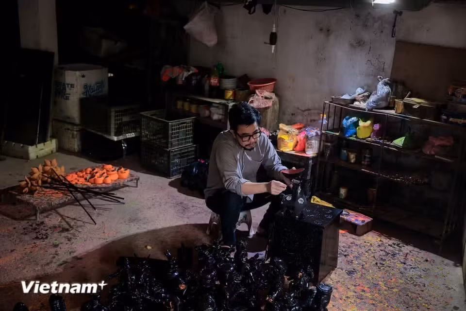 En la colección de este Año Nuevo Lunar 2026, cada pieza tiene detalles que la hace única e irrepetible. (Fuente: Vietnam+)