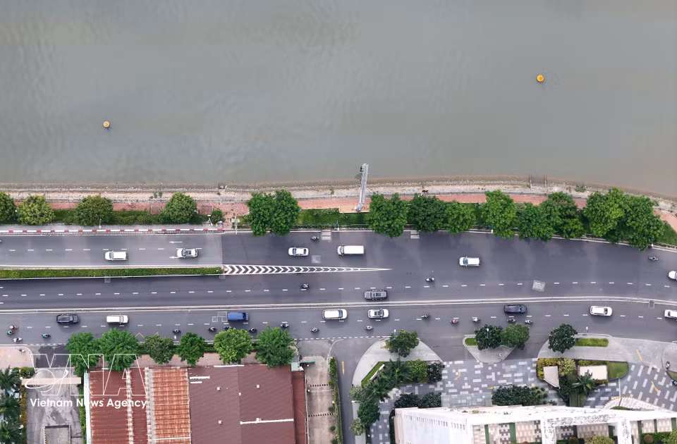 La avenida Vo Van Kiet discurre paralela al canal Tau Hu–Ben Nghe, en el tramo correspondiente al barrio de Sai Gon. (Foto: VNA)