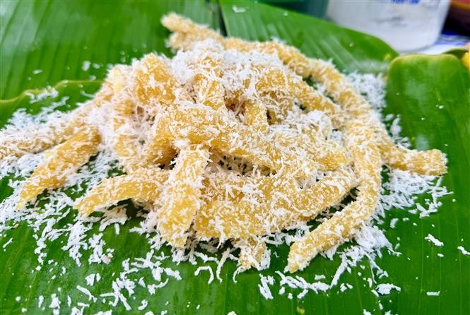 "Banh Tam khoai my", preparado con yuca rallada mezclada con leche de coco, azúcar y fécula de tapioca. Foto: VNA