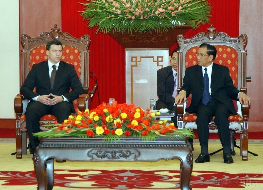 El secretario general del Partido Comunista de Vietnam, Nong Duc Manh, recibió al presidente del Partido Alianza de Izquierda Democrática de Polonia, Wojciech Olejniezak, en su visita a Hanoi en 2007. (Foto: VNA)