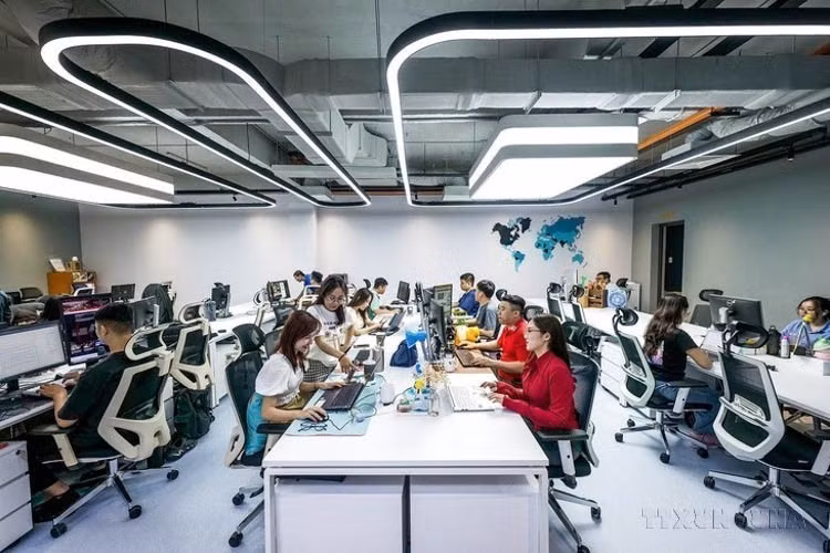 El periódico Tuoi Tre (Juventud) pone en funcionamiento una redacción digitalizada con un estilo moderno, multifuncional y creativo. Foto: VNA