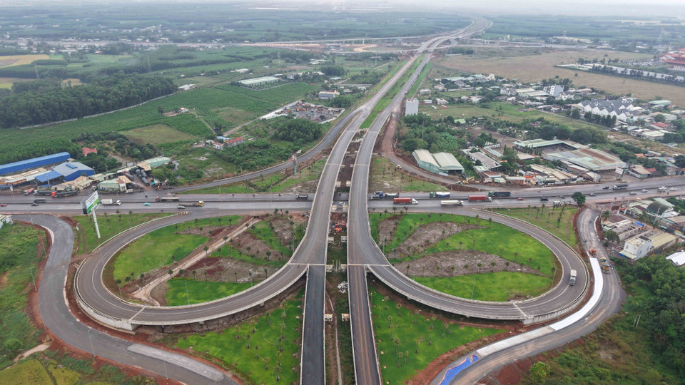 Paso elevado entre la vía de acceso del Aeropuerto de Long Thanh y la Carretera Nacional 51. Foto: VNA