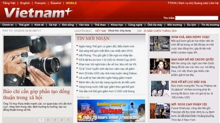 El 5 de mayo de 2010, el periódico electrónico VietnamPlus lanzó oficialmente su versión web para teléfonos móviles, convirtiéndose en el primer periódico electrónico de Vietnam en operar en todas las plataformas: sitio web, web móvil y aplicaciones para teléfonos móviles. Foto: VNA